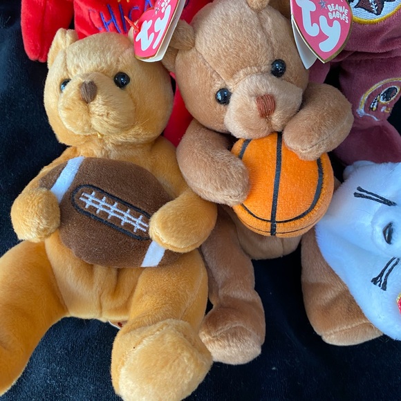 4 Plush Bears and a Seal - Picture 5 of 15